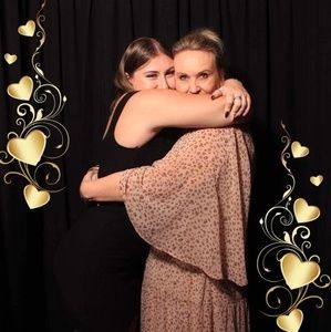 Meet your Posher, Lara